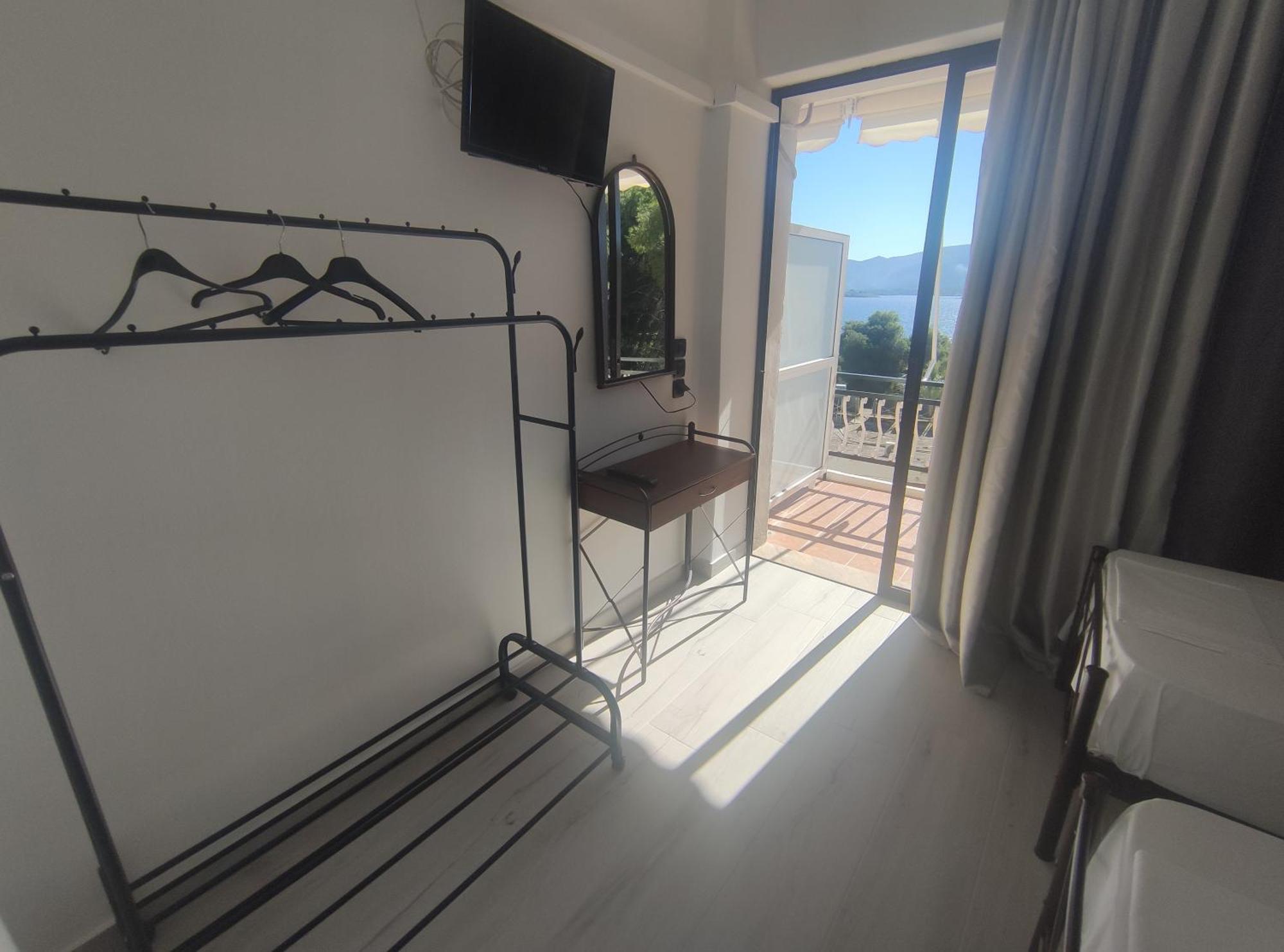 Lions 2 Studios & Apartments, Poros Island. Πόρος Εξωτερικό φωτογραφία